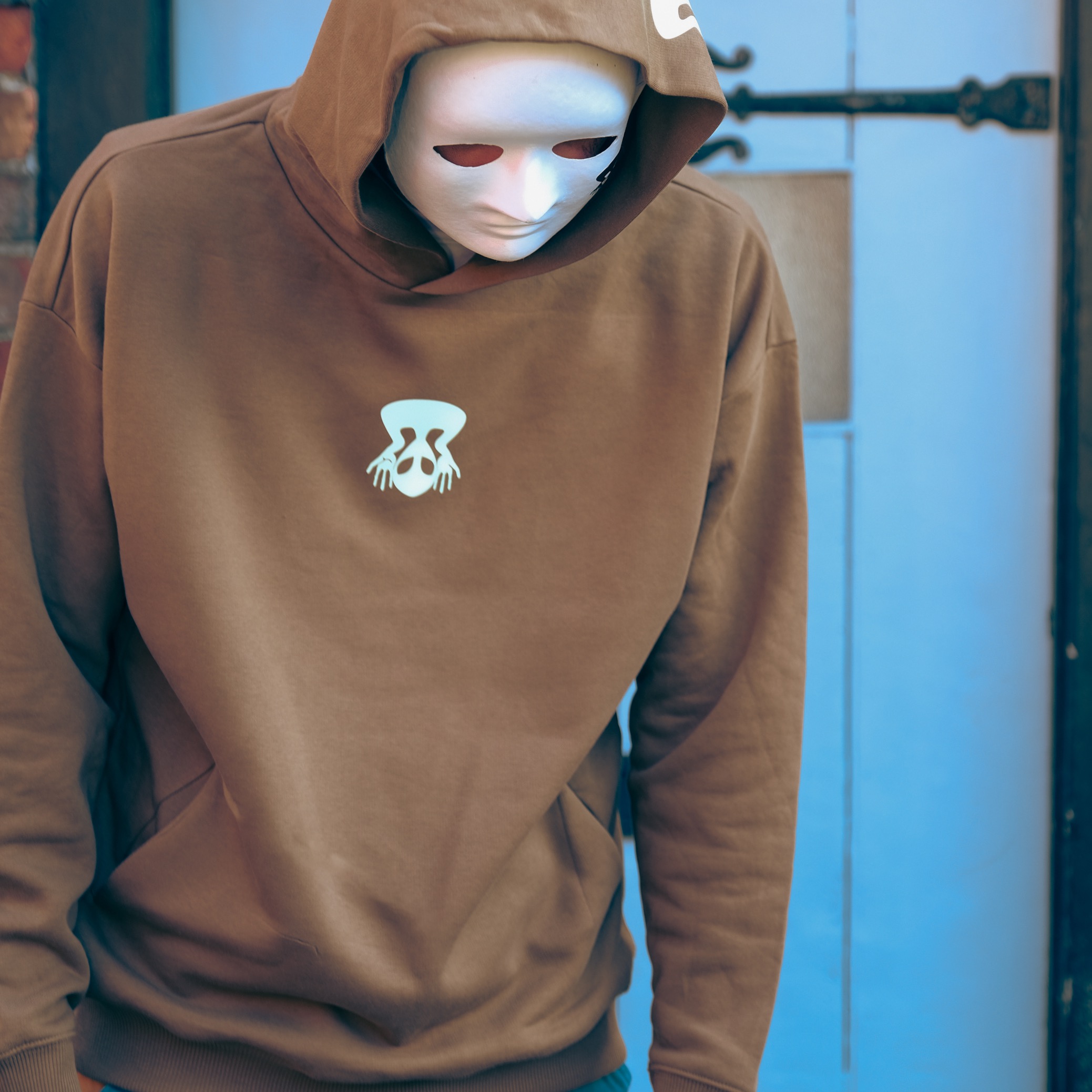 darklight-hoodie-topija-brown
